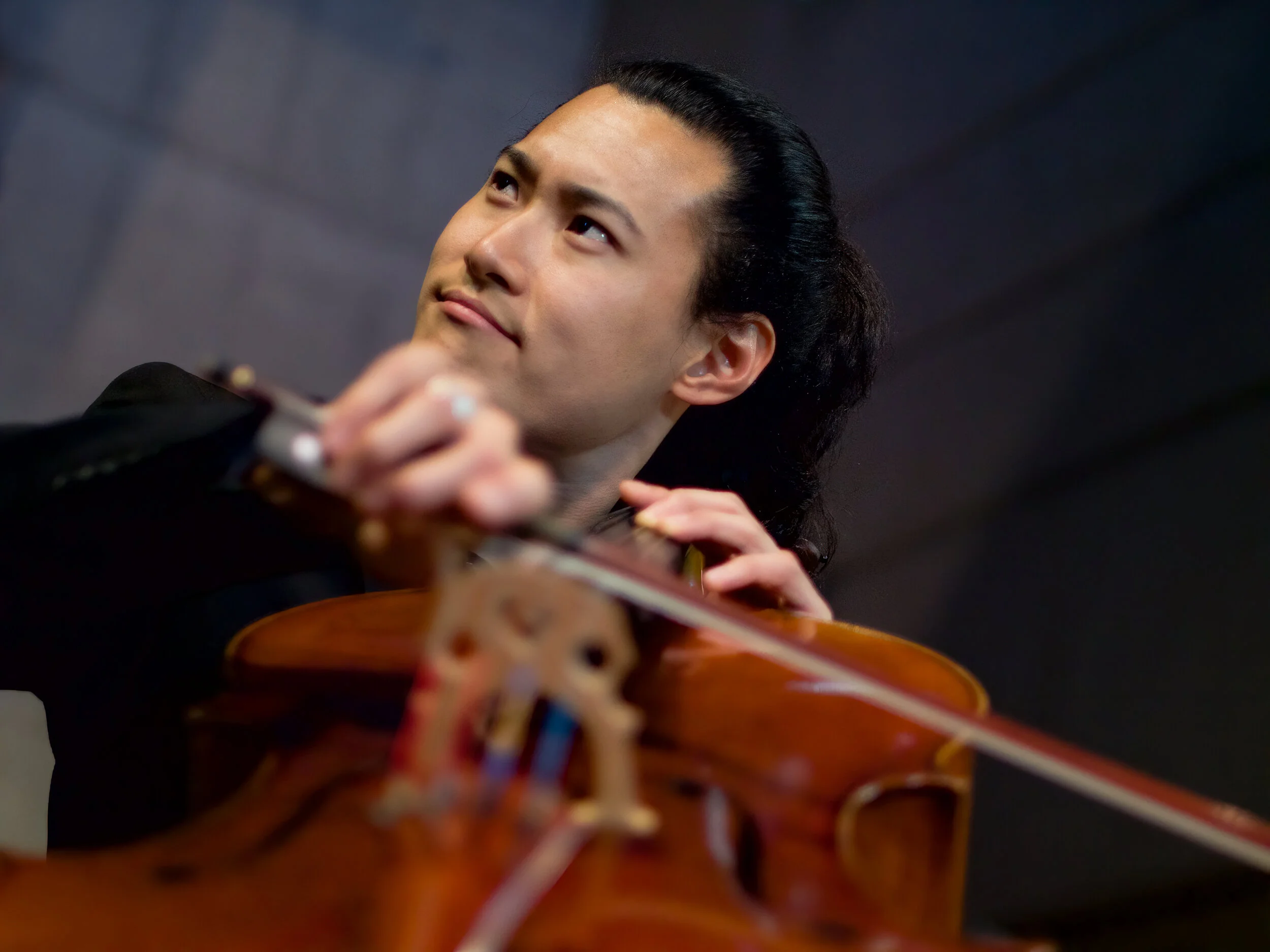 Jonah Kim performing