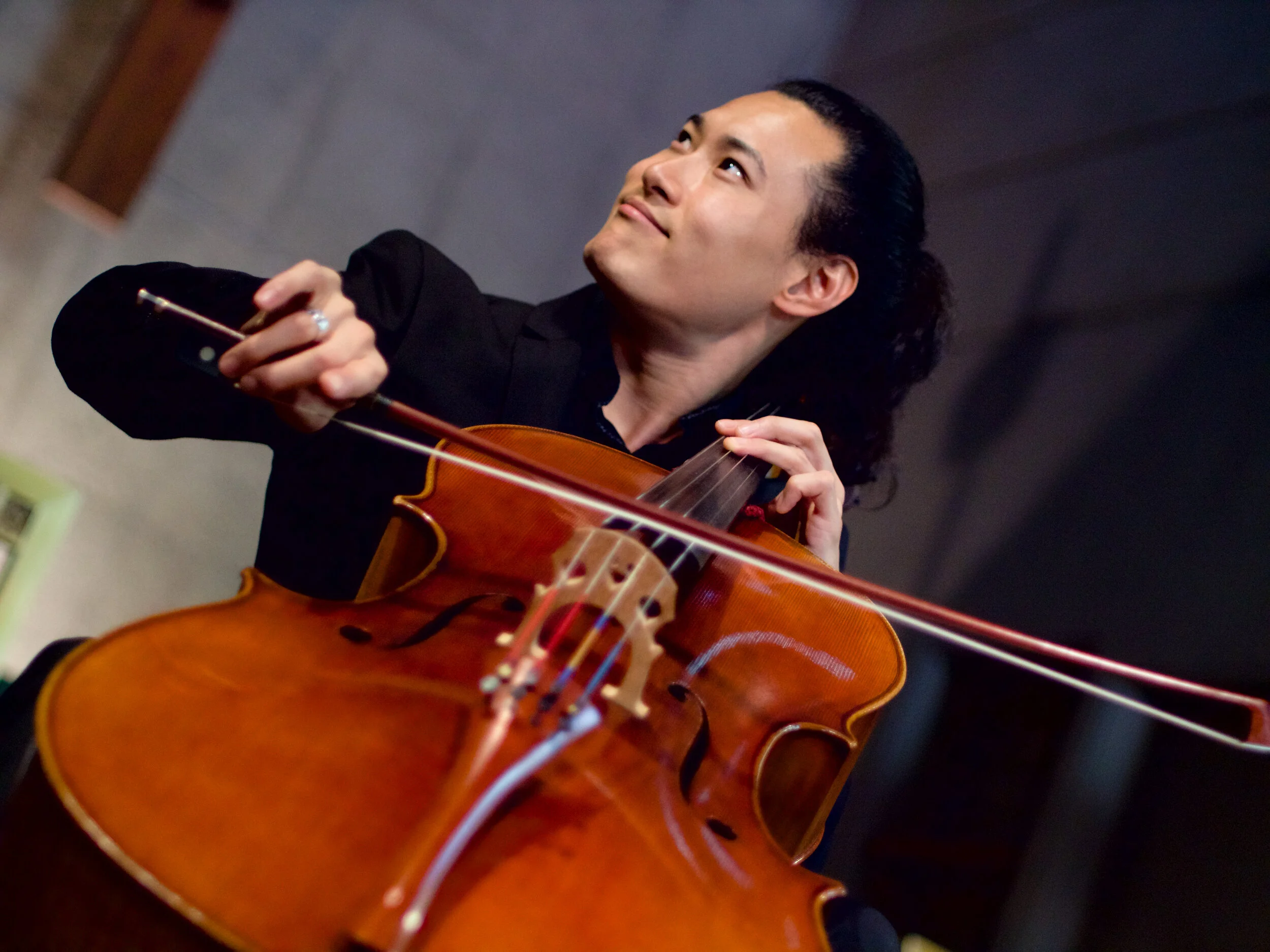 Jonah Kim performing